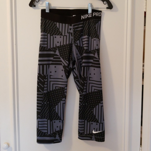 Nike Pants - Nike Pro 3/4 tights